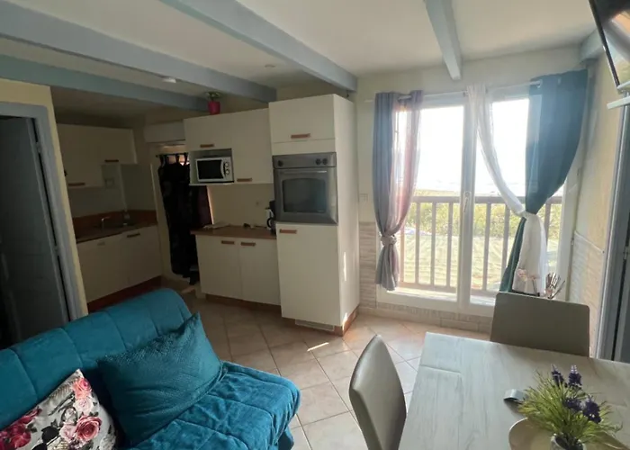 Apartment F2 With Panoramic Sea Views *