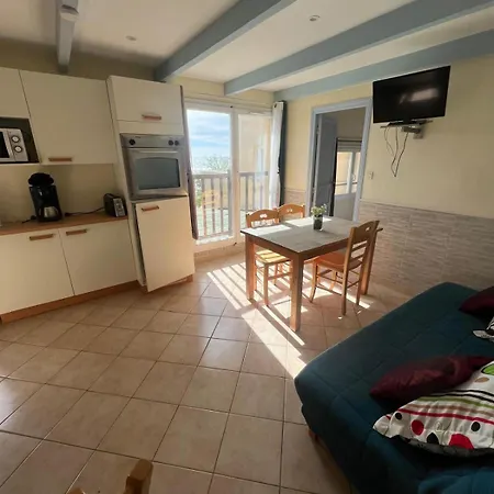 F2 With Panoramic Sea Views *