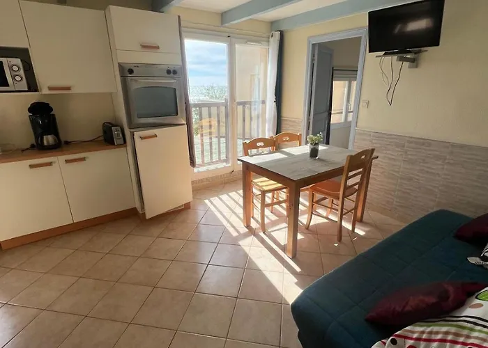 F2 With Panoramic Sea Views *