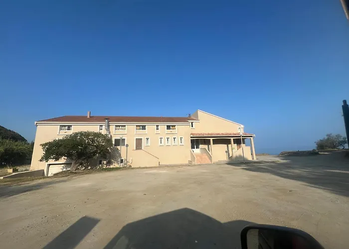 F2 With Panoramic Sea Views *